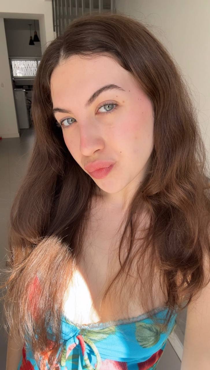 Nude girl Amber in San Salvador