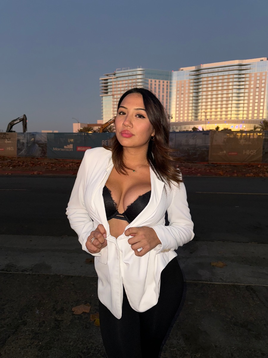 Take a pause and enjoy Ali Cruz — streaming from San Salvador