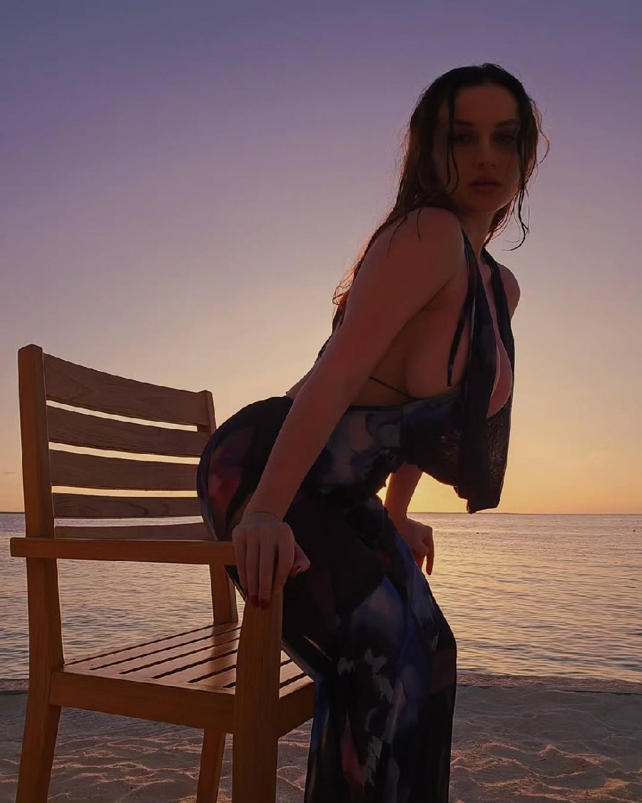 Sexy girl Miranda Faith nude in San Salvador