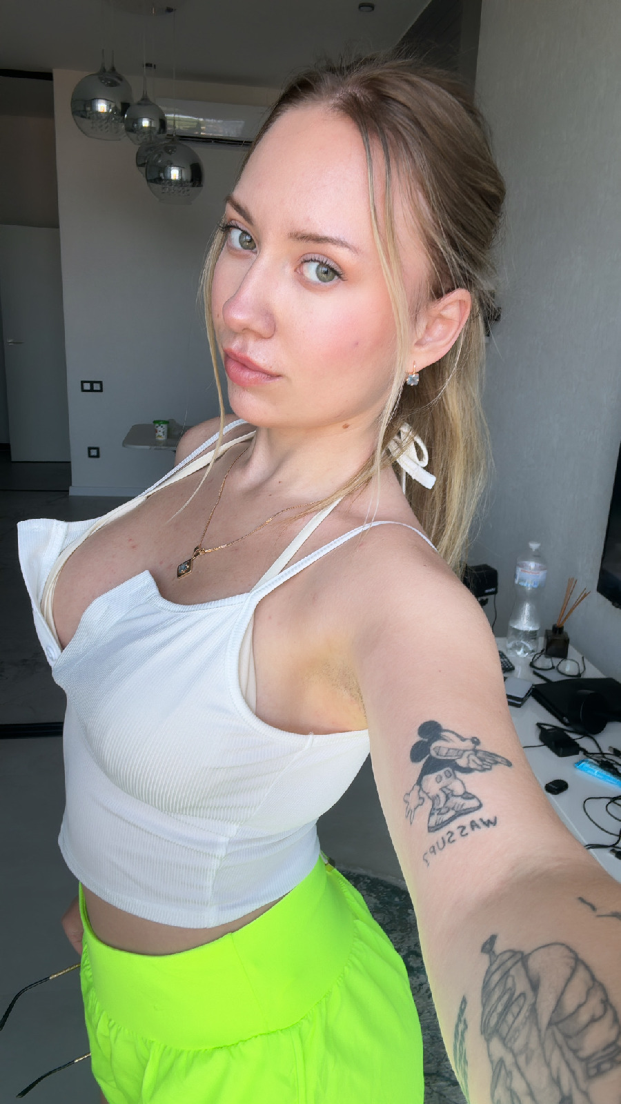 KateV in her underwear in San Salvador