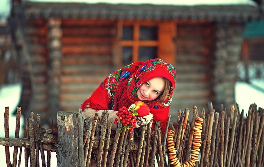Sexy girl Women in Slavic costumes in San Salvador