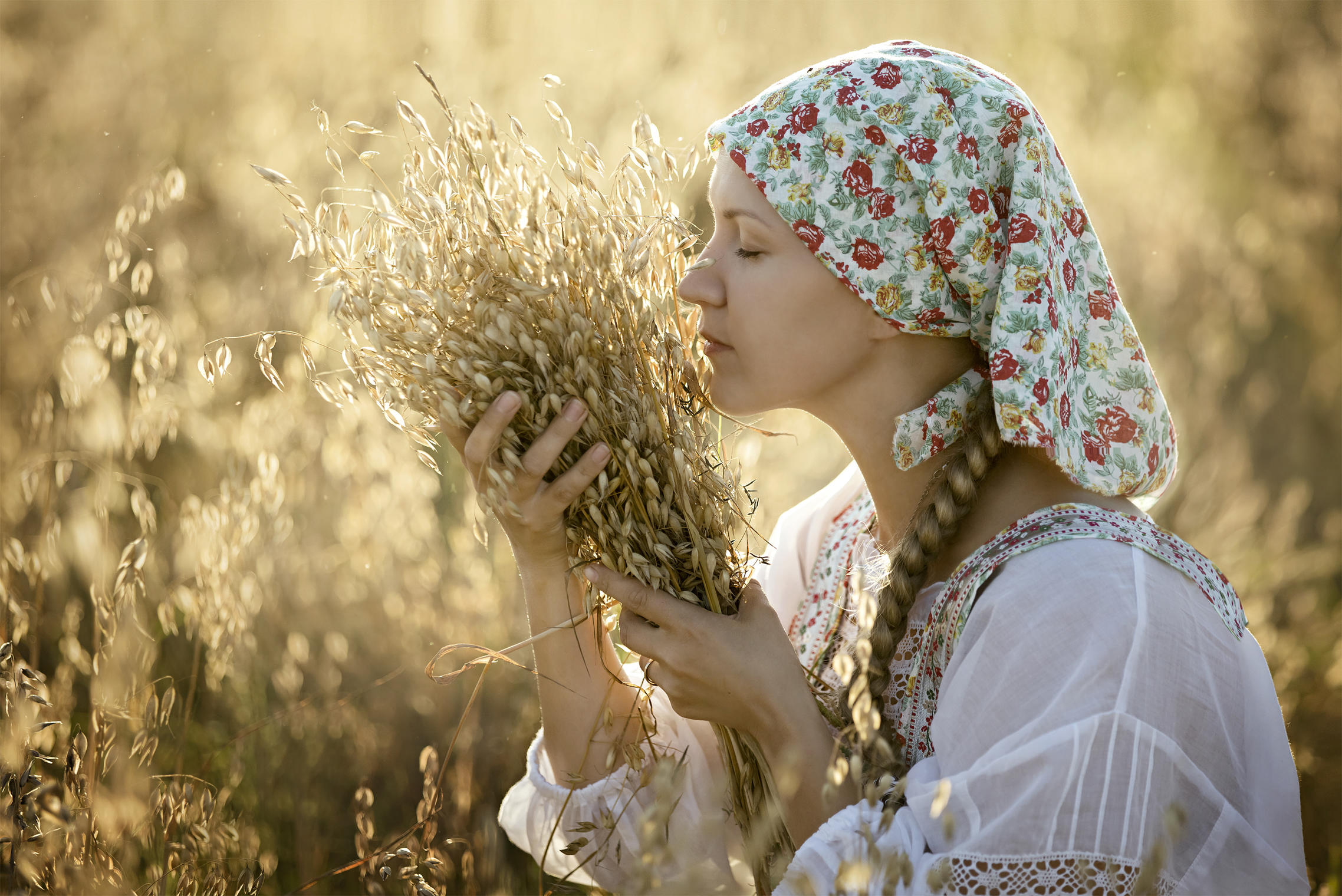 Photo Women in Slavic costumes in San Salvador