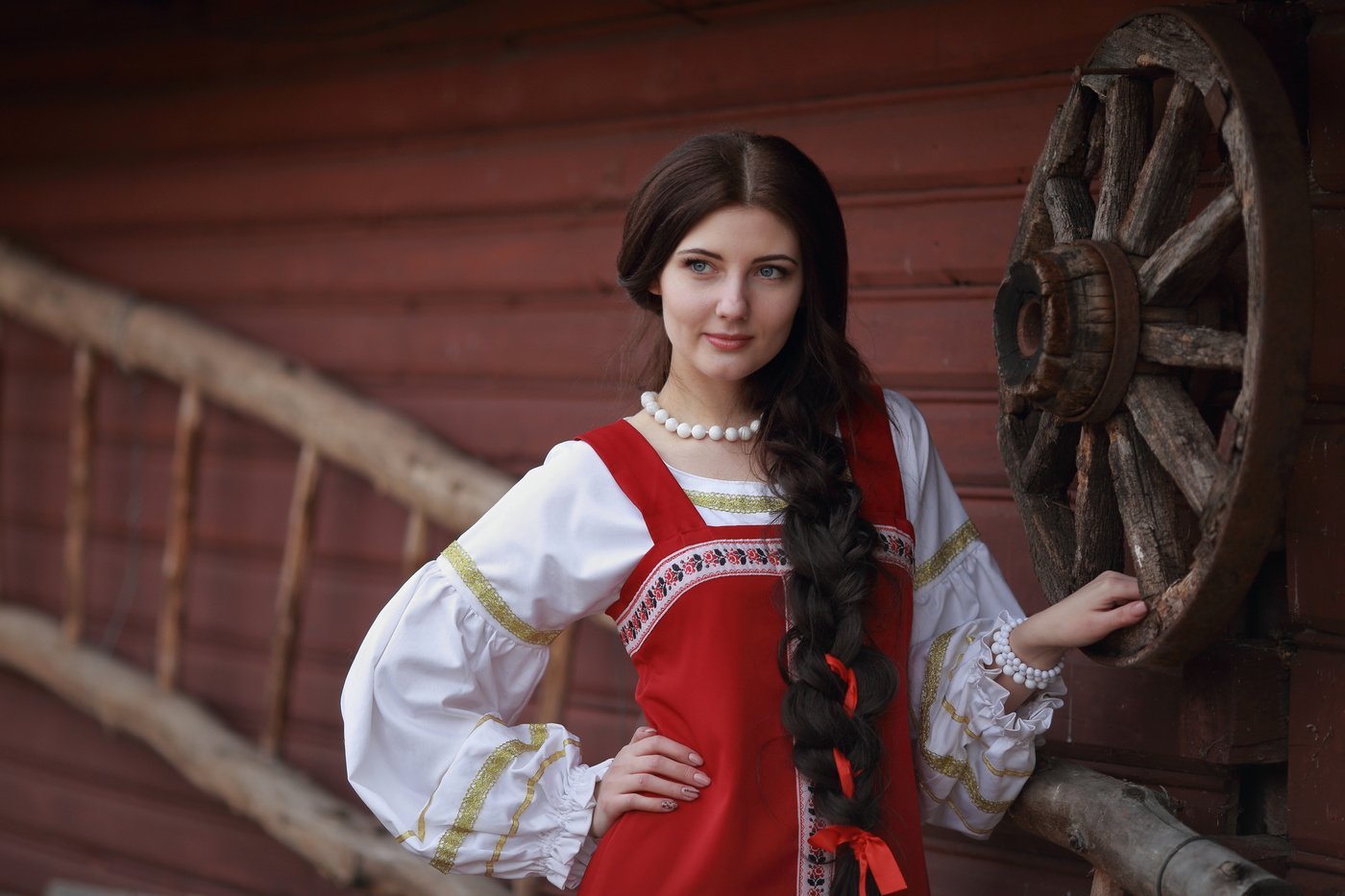 Girls in Slavic costumes in San Salvador
